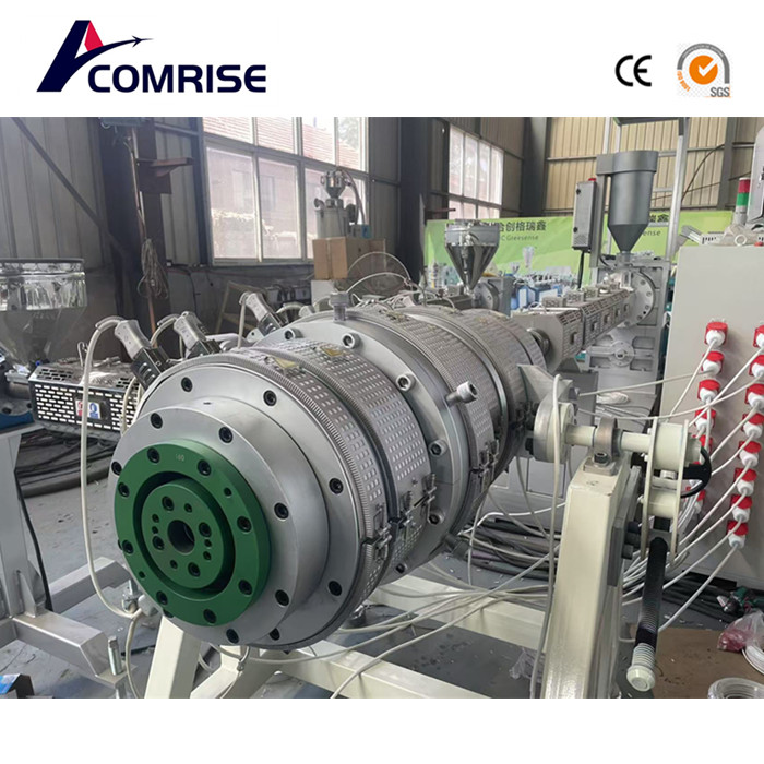 خط إنتاج أنابيب HDPE 630-1200mm تحت الإنتاج