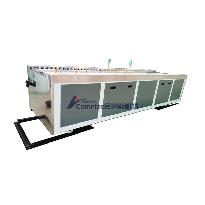 ما الذي يجعل آلة تشكيل التزيين WPC من Comrise بارزة؟